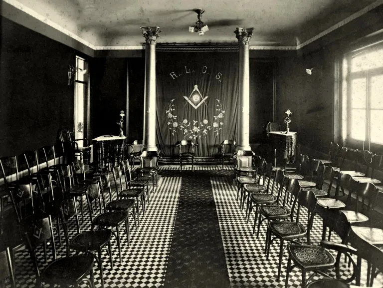 Breve historial das organizacões ocultistas de Moçambique; o caso da Maçonaria